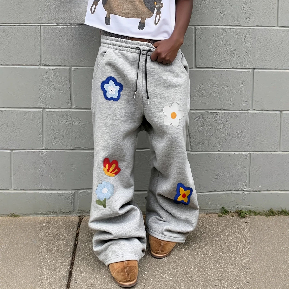 Vintage-style floral embroidered sweatpants
