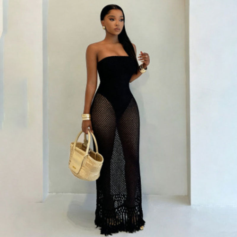 Form-fitting knitted mesh strapless maxi dress