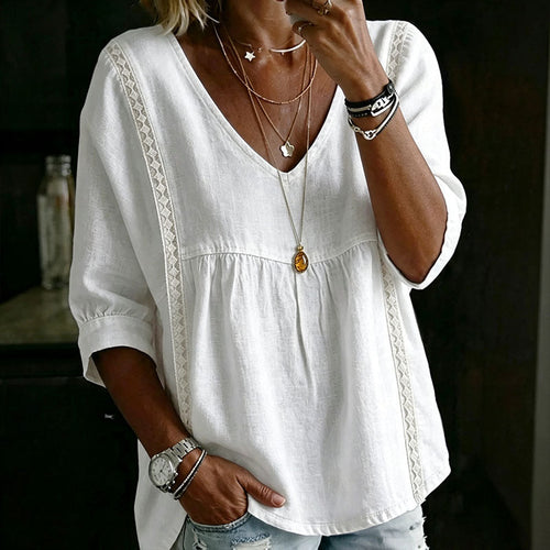 Casual, loose-fitting V-neck top with three-quarter sleeves