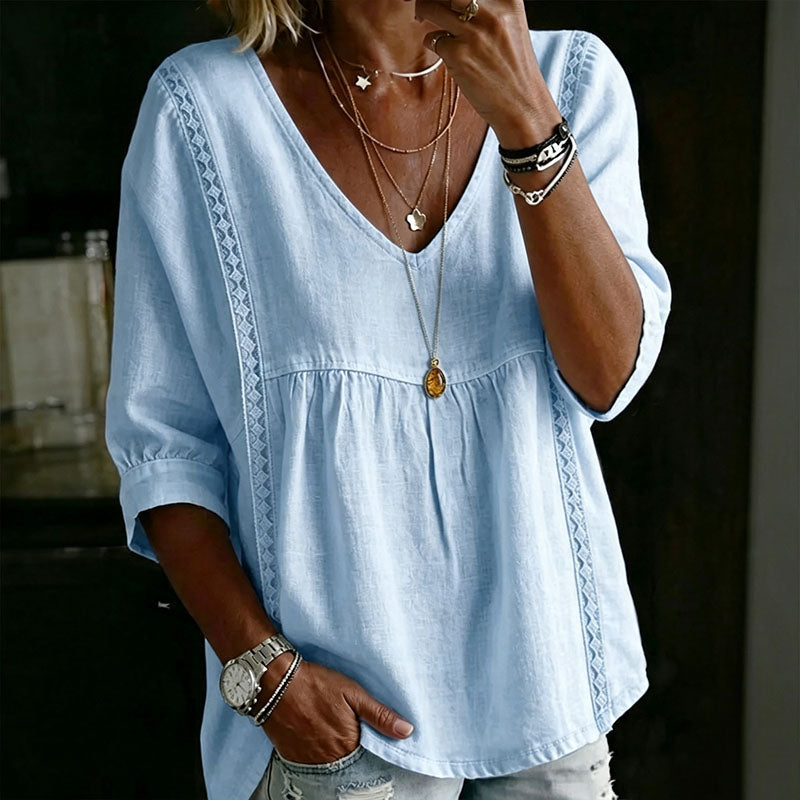 Casual, loose-fitting V-neck top with three-quarter sleeves