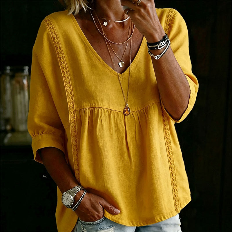 Casual, loose-fitting V-neck top with three-quarter sleeves